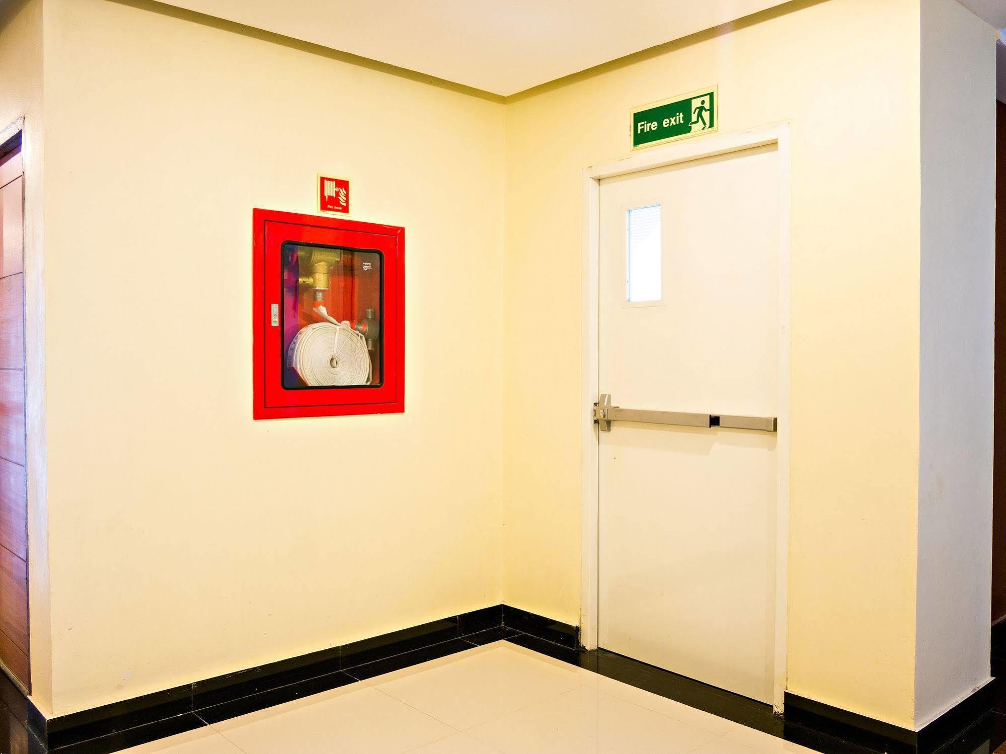Nrv Place Apart Hotel バンコク都 エクステリア 写真
